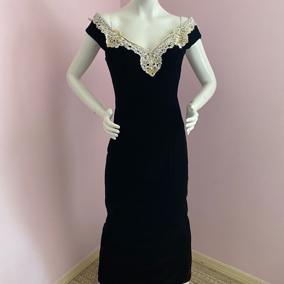 Vintage 80s Black Velvet Lace Gown StraplessOff-Shoulder Zum Zum Sheath Black - Picture 1 of 12